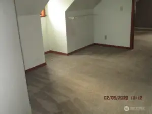 Open area between bedrooms