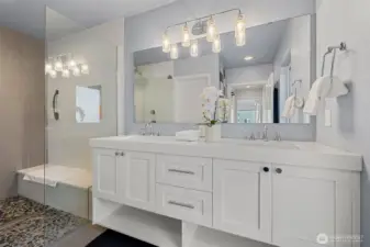 Primary en suite bathroom