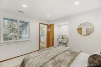 2nd Bedroom - Desk Recess