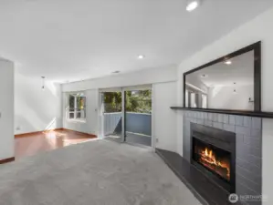 Living room w/gas fireplace