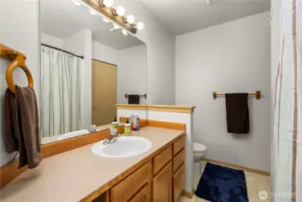 Full bathroom on the upper floor