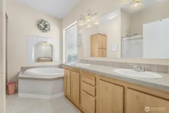 5 Piece primary ensuite.
