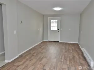 Large Bonus Room w/ a door to the Backyard.