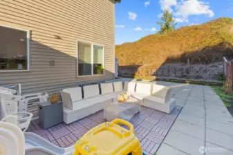 Outdoor Patio great for a fire pit.