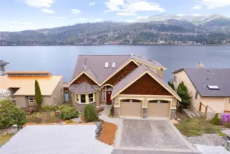 The lakefront home you have been waiting for.