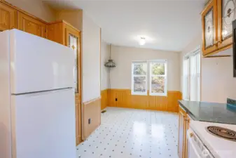 Eat-in dining/ breakfast nook area.