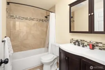 Main Floor Full bath