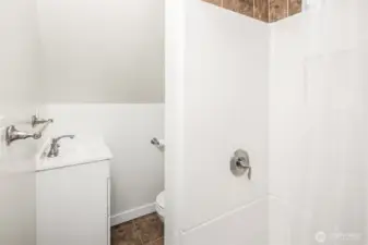 2nd floor bathroom