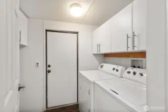 All appliances convey; one less thing to worry about!