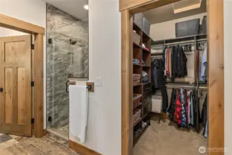 Primary bedroom bathroom