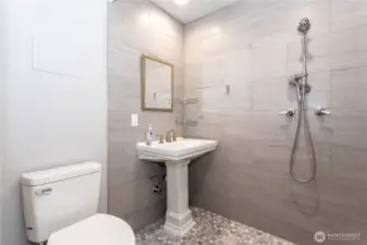 Korean bathroom, ideal for those with mobility issues