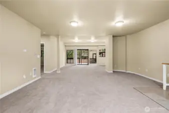 Hoge living space in the ADU with a seperate entry