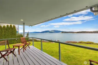 From tankers and fishing boats to pleasure craft and even cruise ships, the outlook here is never static — it’s a living, ever-changing waterfront panorama.