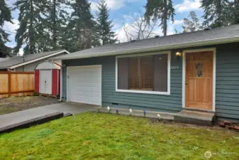 Single level living with a fenced back yard and outbuilding!