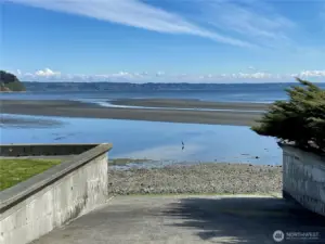 This is a popular spot for boaters and crabbing.