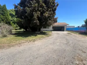 long driveway with extra RV parking