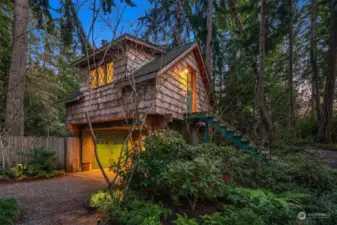 Treehouse carport