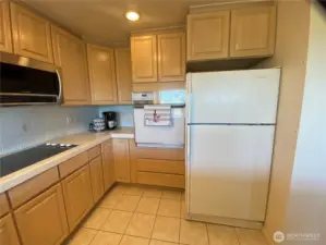 Closer look at the kitchen. all appliances stay.