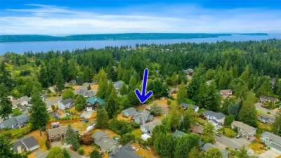 Home is located within minutes of downtown Mukilteo and Puget Sound, with all it has to offer.