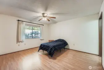 2nd Large Bedroom