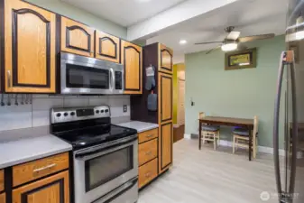 Charming kitchen with soft close cabinets and drawers