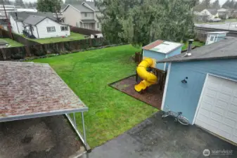 You're going to love this shop! You can park a bot or RV in here.