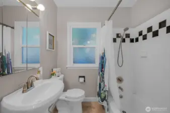 Full bath on the main