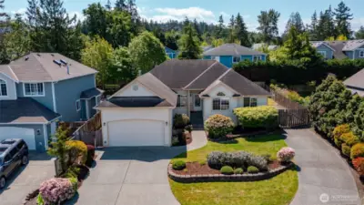 Welcome home to 3901 Sterling Place!