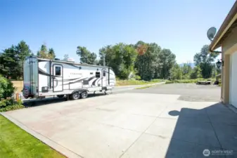 Driveway with trailer parking