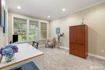 Closet & Additional Entrace to the right of the photo.