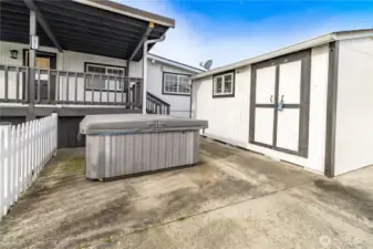 fully  functioning hot tub