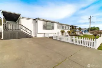 Ample room for vehicles, RV, boat trailer etc.