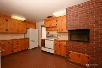 Lots of Kitchen space and that amazing indoor grill with dedicated chimney.