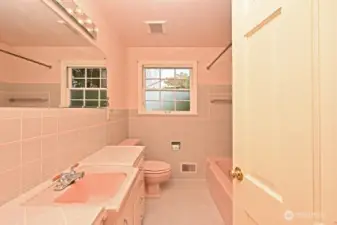 Full Bathroom between Bedrooms #2 and #3 (Primary).