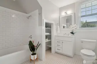 Upper level full bath