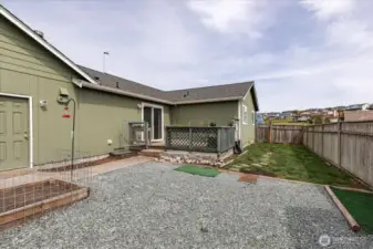 Great area for dogs in back.