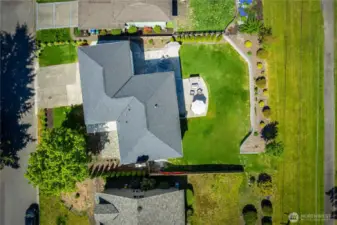 house is greatly situated with a nice front yard to add to curb appeal and a functioning back yard with access to the golf course to ride your golf cart straight out to the field (golf membership is separate)