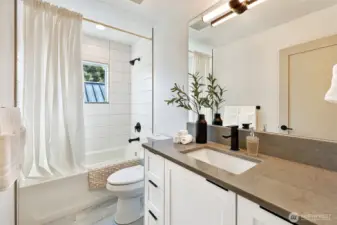 Full 2nd bathroom (2nd floor)