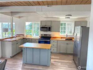 Fully Remodeled Kitchen