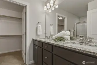 Ensuite Primary Full Bath & Walk-In Closet