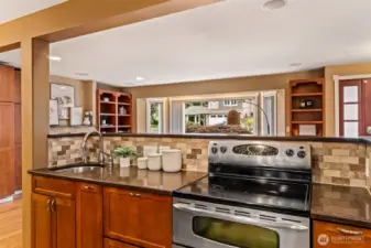 Additional sink by the range