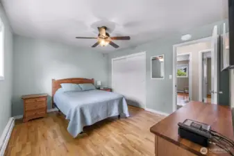 Primary bed w/ ensuite