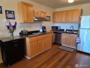 The kitchen has full size refrigerator and dishwasher, and a mobile cart for flexibility