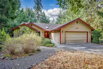 271 Pinecrest is located in the wonderful Kala Point Community.