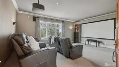 Full Blackout theatre room upstairs with projection screen, just in time for Mariner's season or a movie!
