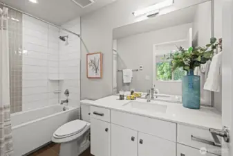 Guest Bedroom w/ full bath