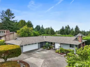 Beautiful Daylight Basement Rambler in Sought After Meridian Valley Country Club