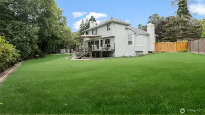 Large Fully Fenced Backyard! + Possible to add a DADU?