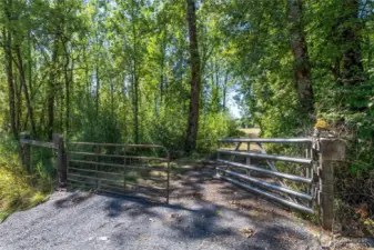 Northern Entrance and Northerly Road to rear of property