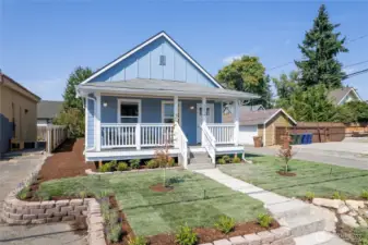 Perfect space for a dog run on side of house